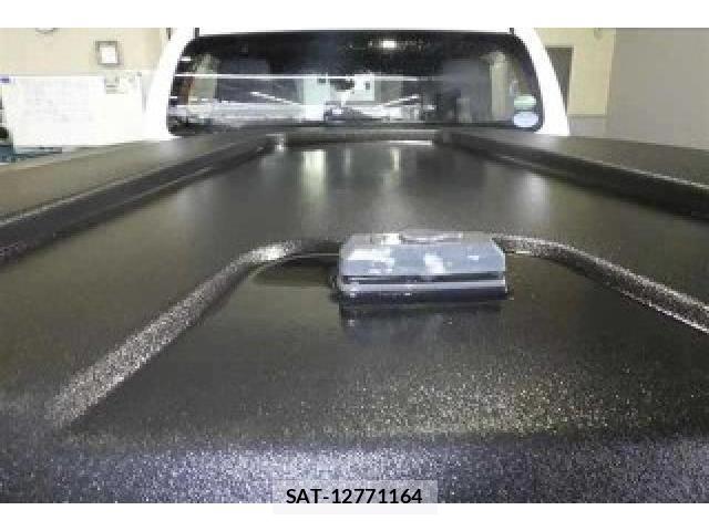 Toyota HILUX 2019-08 8874883-4