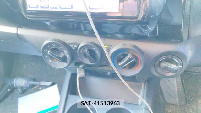 Toyota HILUX 2018-09 8874975-19