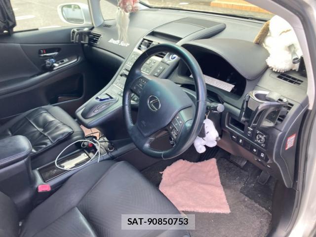 Lexus HS 2009-10 8873409-11