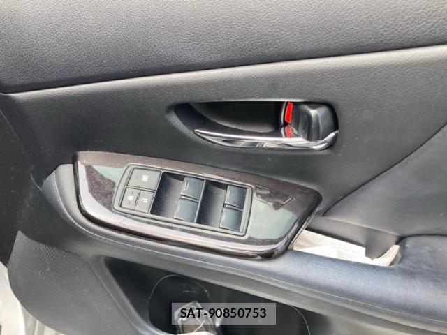 Lexus HS 2009-10 8873409-15