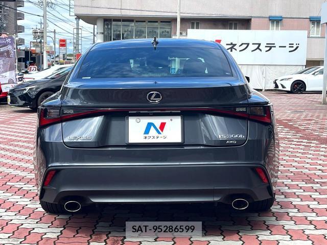 Lexus IS 2021-02 8873274-13
