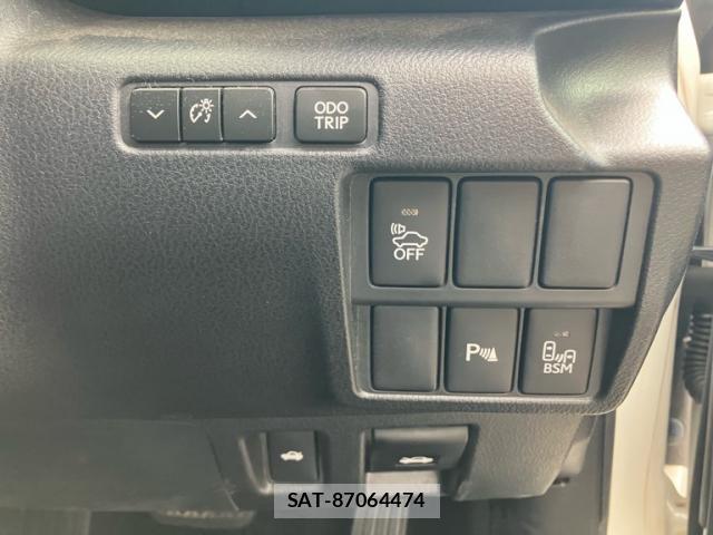 Lexus IS 2015-01 8873434-10