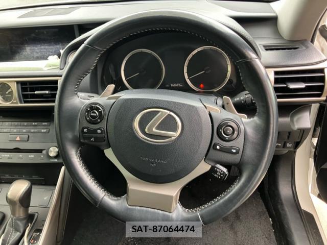 Lexus IS 2015-01 8873434-11