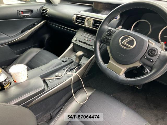 Lexus IS 2015-01 8873434-14