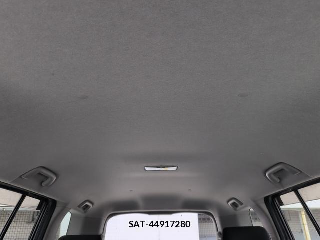 Toyota ISIS 2009-12 8872998-11