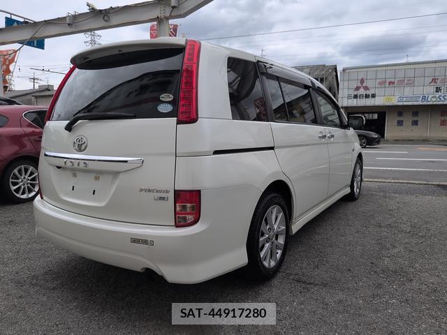 Toyota ISIS 2009-12 8872998-19