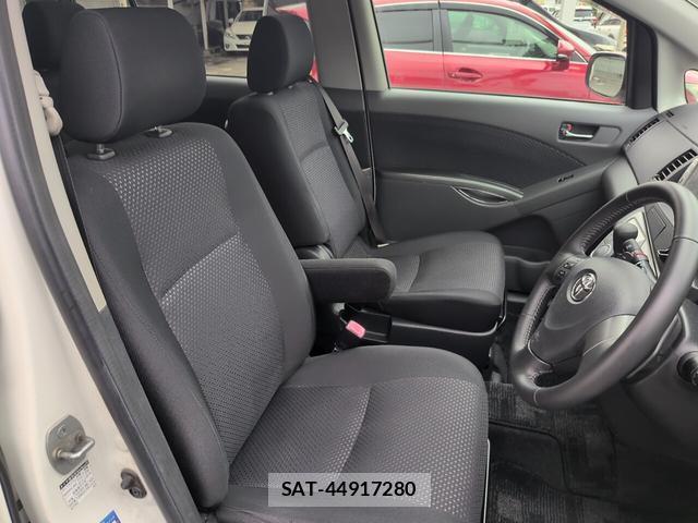 Toyota ISIS 2009-12 8872998-5