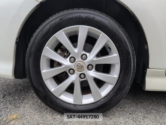 Toyota ISIS 2009-12 8872998-8