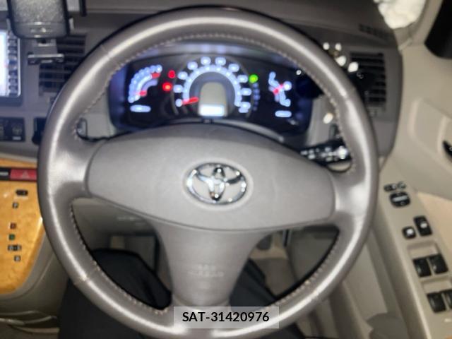 Toyota ISIS 2006-03 8873092-10