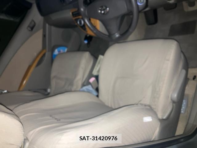 Toyota ISIS 2006-03 8873092-8