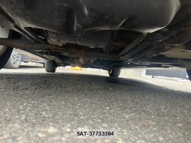 Toyota ISIS 2009-10 8873327-12