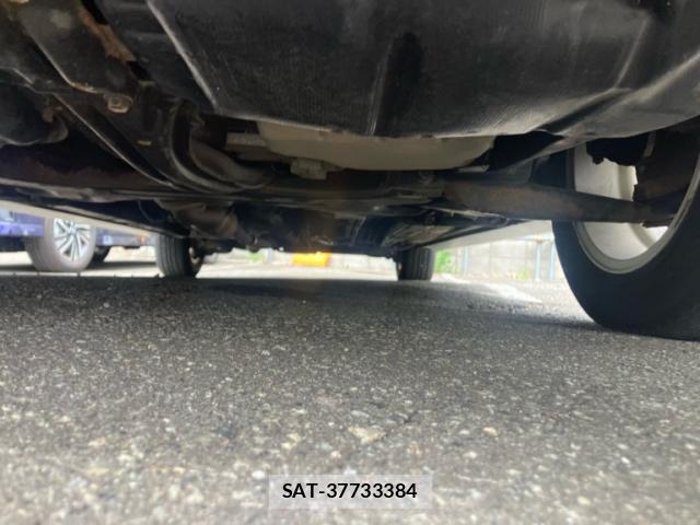 Toyota ISIS 2009-10 8873327-13