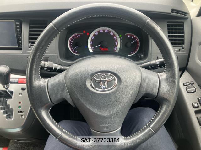 Toyota ISIS 2009-10 8873327-18