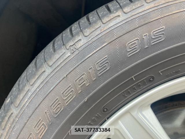 Toyota ISIS 2009-10 8873327-4