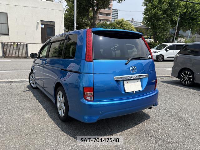 Toyota ISIS 2005-02 8875839-1
