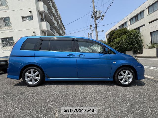 Toyota ISIS 2005-02 8875839-3