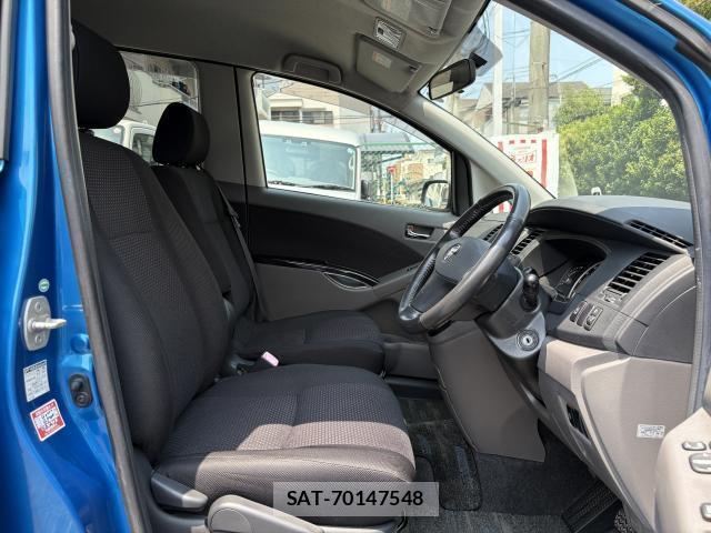 Toyota ISIS 2005-02 8875839-5