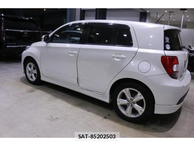 Toyota IST 2007-11 8875366-11
