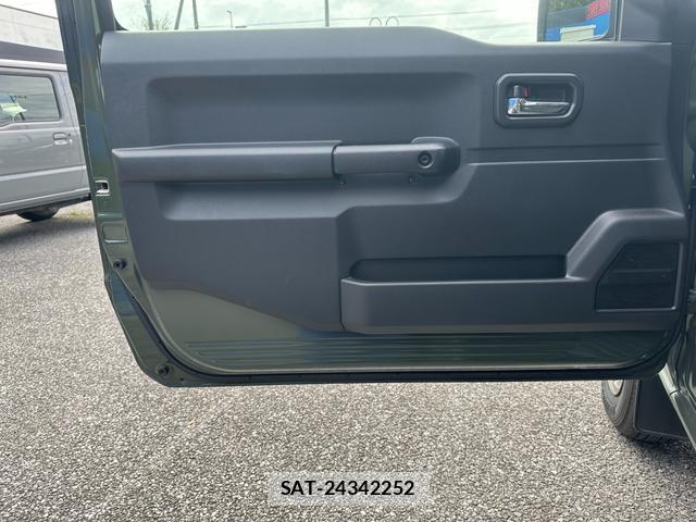 Suzuki JIMNY 2020-04 8873968-9