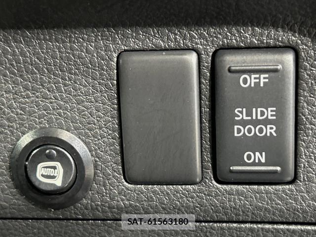 Nissan LAFESTA 2011-12 8875658-4