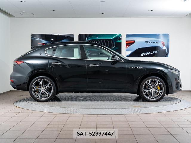 Maserati LEVANTE 2022-01 8874277-15