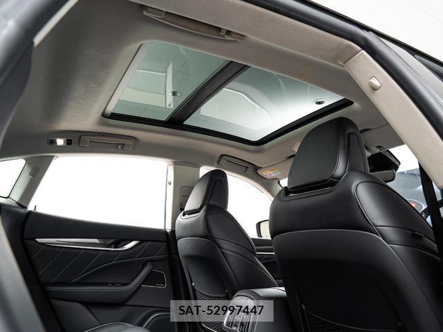 Maserati LEVANTE 2022-01 8874277-6