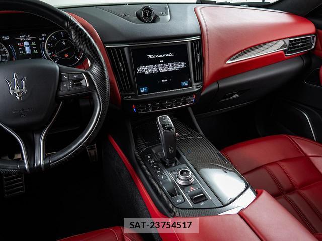 Maserati LEVANTE 2021-12 8874278-11