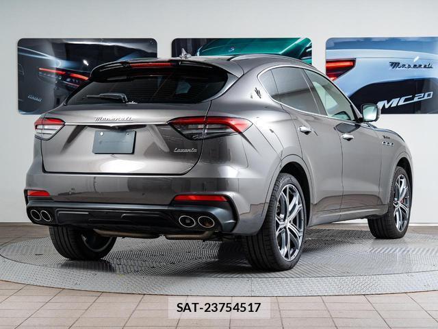 Maserati LEVANTE 2021-12 8874278-4