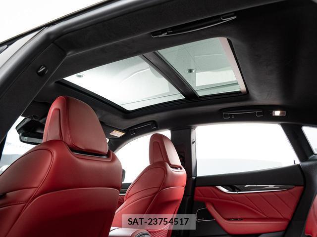 Maserati LEVANTE 2021-12 8874278-6