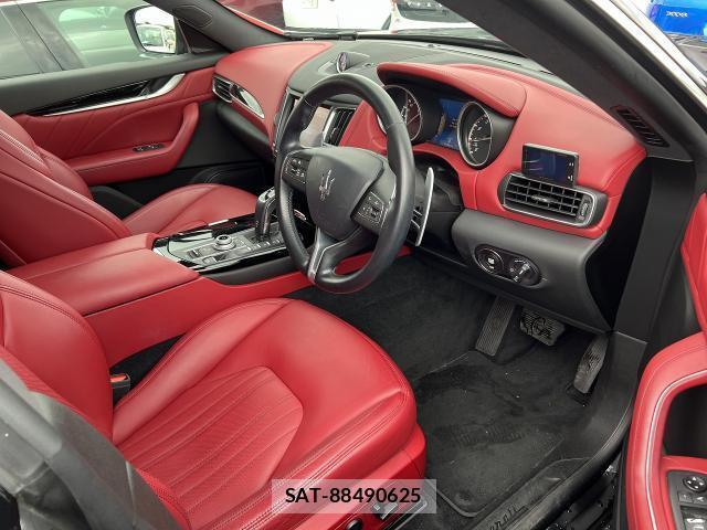 Maserati LEVANTE 2019-03 8874703-3
