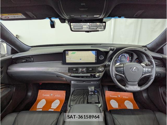 Lexus LS 2021-07 8872770-1