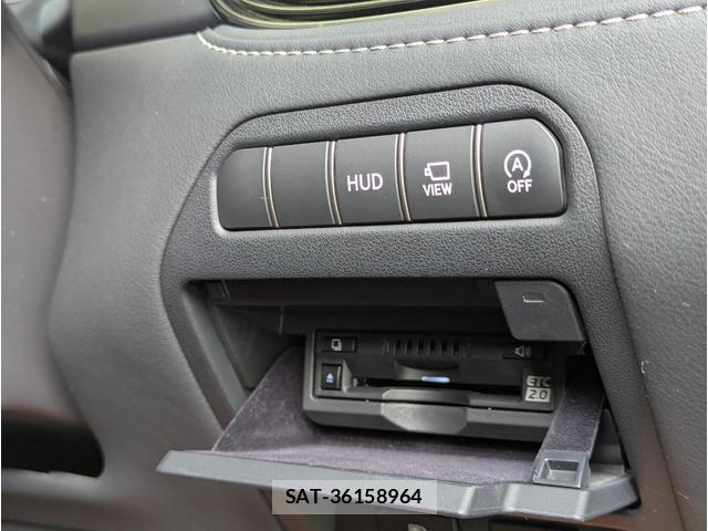 Lexus LS 2021-07 8872770-10