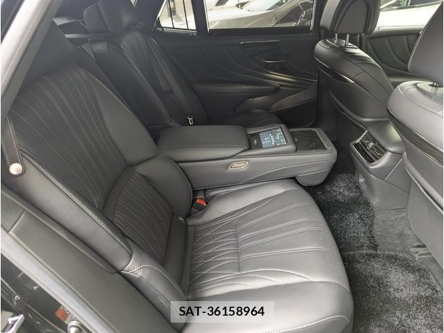 Lexus LS 2021-07 8872770-17