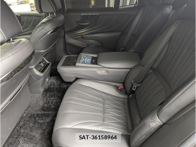 Lexus LS 2021-07 8872770-18