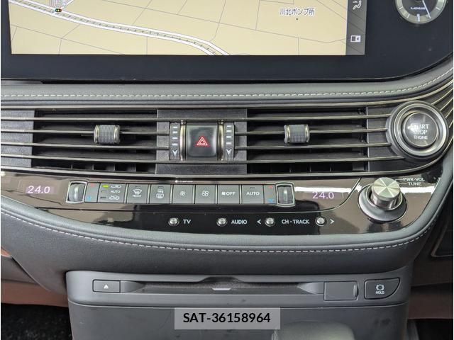 Lexus LS 2021-07 8872770-3
