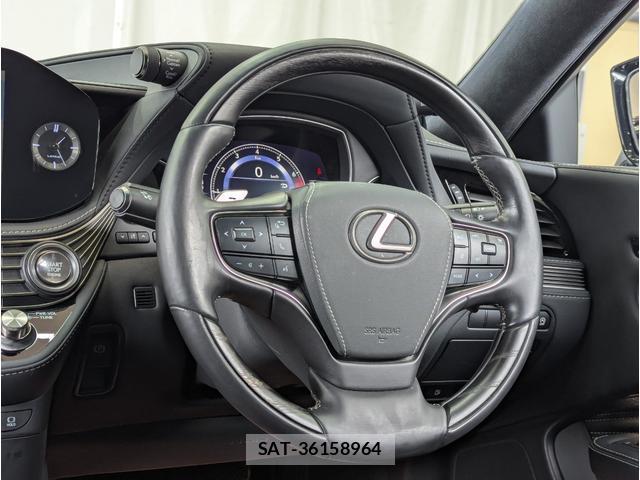 Lexus LS 2021-07 8872770-4