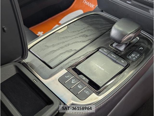 Lexus LS 2021-07 8872770-6