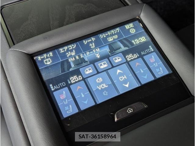 Lexus LS 2021-07 8872770-7