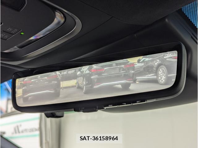 Lexus LS 2021-07 8872770-9