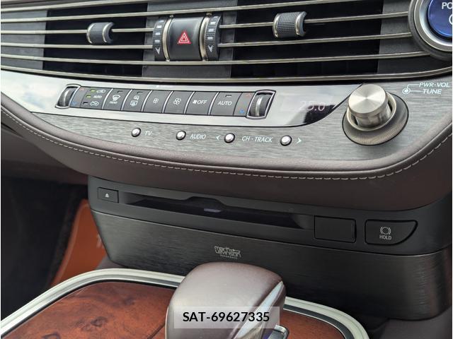 Lexus LS 2019-12 8872771-3