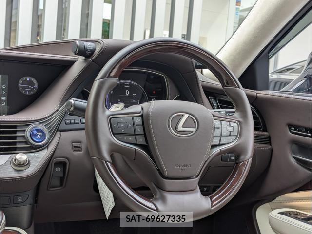 Lexus LS 2019-12 8872771-4