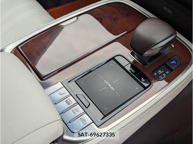Lexus LS 2019-12 8872771-6