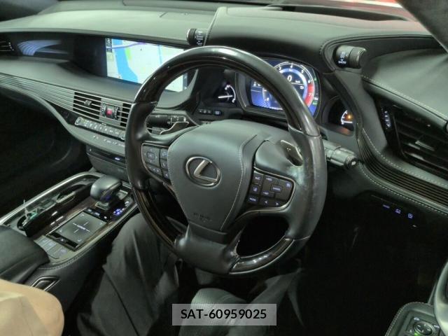 Lexus LS 2019-10 8875378-2