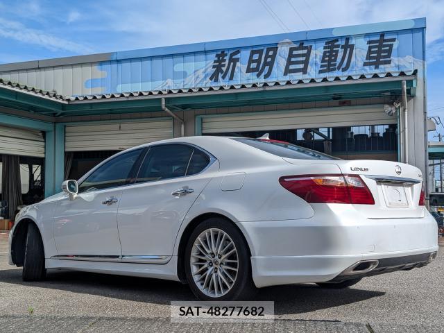 Lexus LS 2011-09 8875735-13