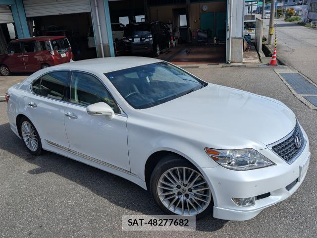 Lexus LS 2011-09 8875735-15