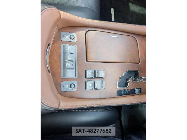 Lexus LS 2011-09 8875735-17