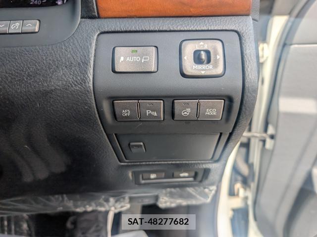 Lexus LS 2011-09 8875735-18