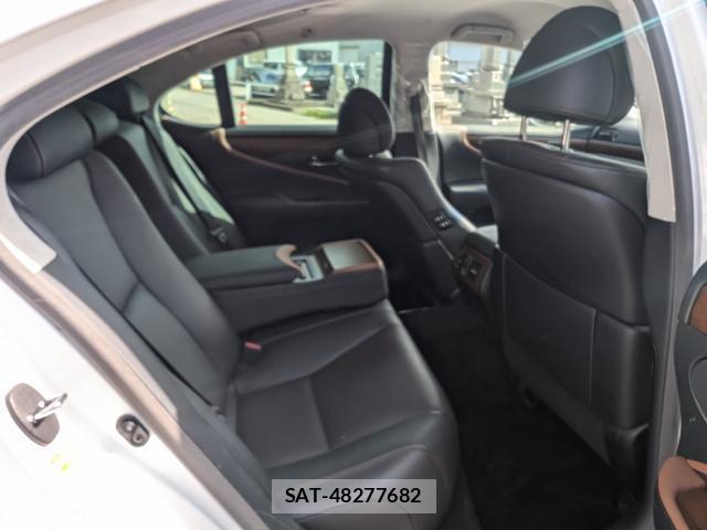 Lexus LS 2011-09 8875735-6