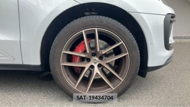 Porsche MACAN 2024-09 8874417-8