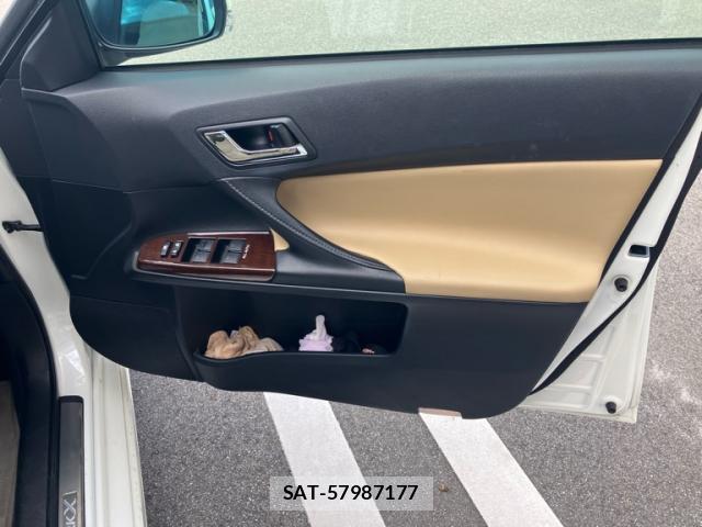 Toyota MARK X 2014-02 8873549-15